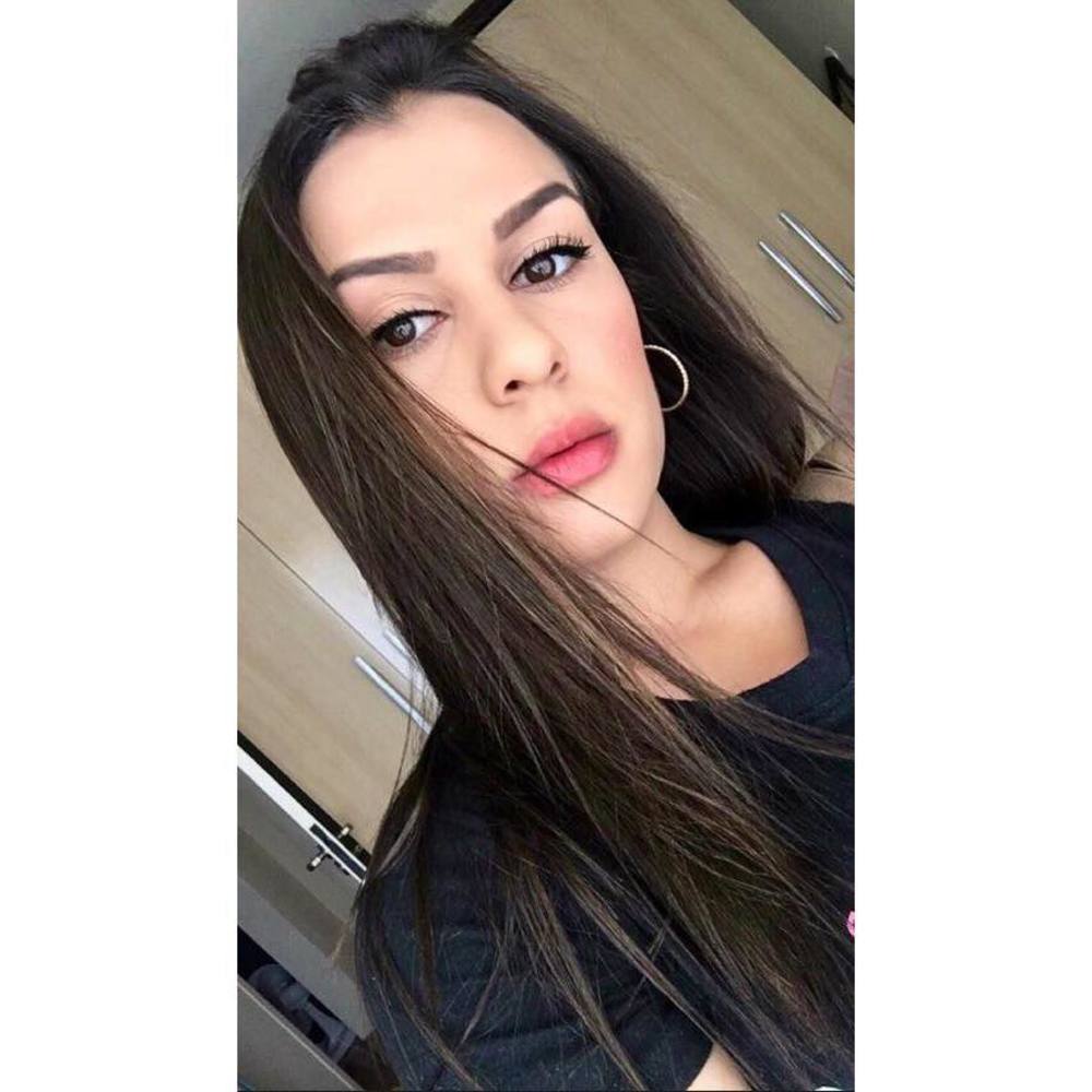 Meet your Posher, Larissa